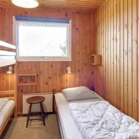 Steni - 250m From The Sea By Interhome Nyaraló